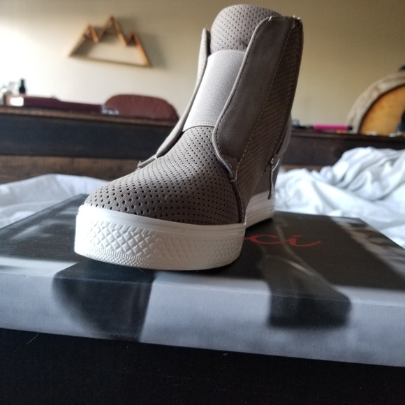 **LAST 1 available!! wedge sneakers zipup boutique - Picture 8 of 8